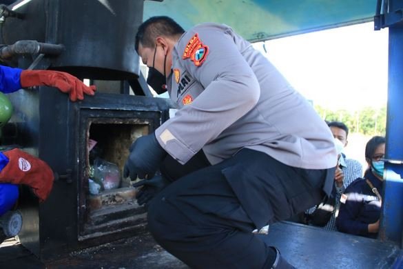 Polda Jatim Musnahkan Sabu 