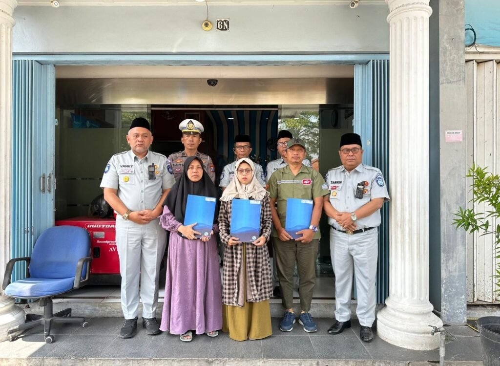 Screenshot_2024-04-12-17-56-25-808_com.whatsapp.w4b-01