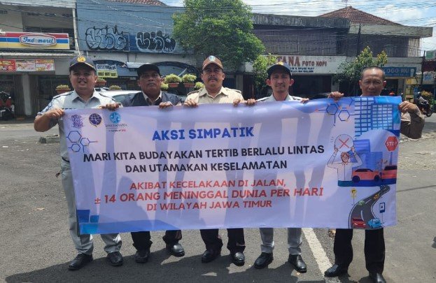 JR Aksi simpatik