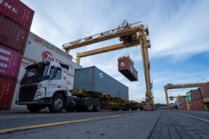 Strategi PT Terminal Petikemas Surabaya