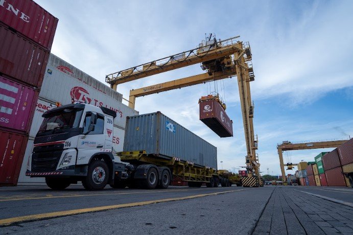 Strategi PT Terminal Petikemas Surabaya