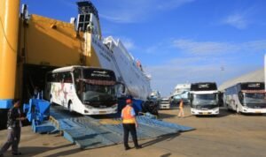 Oplus_0 Tanjung Perak Penumpang Roro