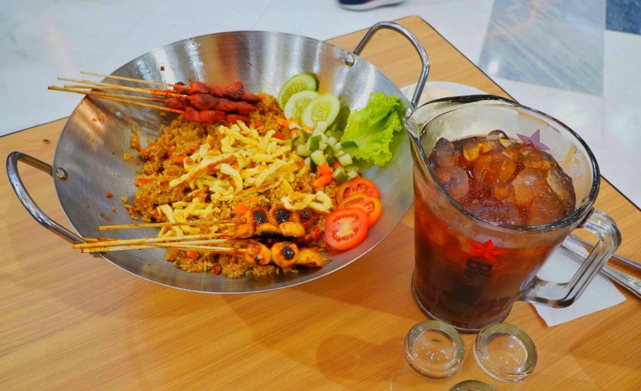 Surabaya Suites Hotel Nasi Goreng HUT RI Haijatim 11Agt2025 Surabaya Suites Hotel Nasi Goreng