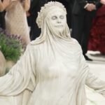 Heidi Klum Patung Marmer Met Gala