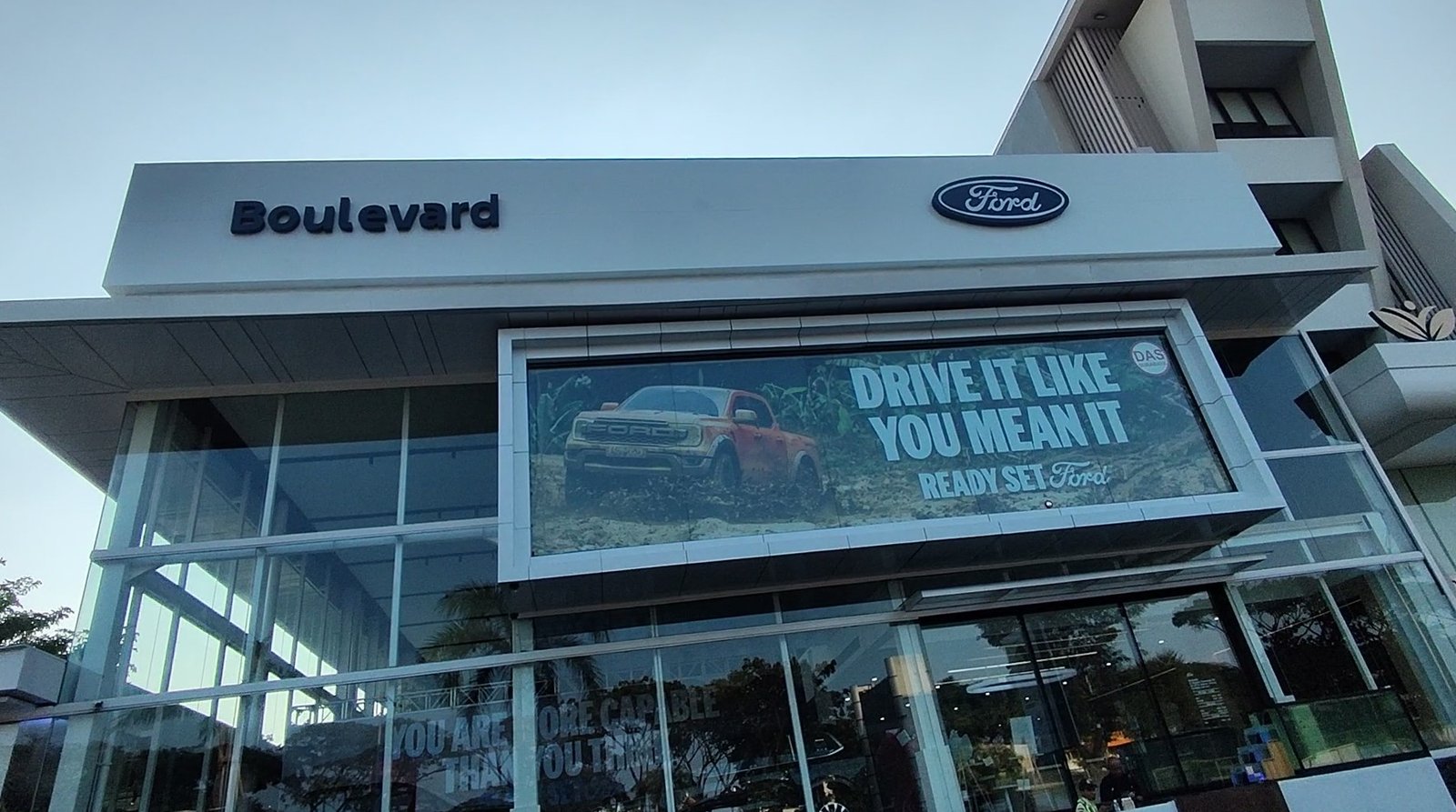 Dealer 3S Ford Terbesar Surabaya