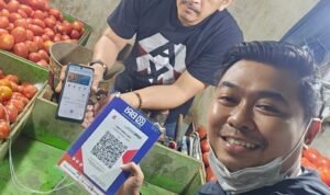 BRI Surabaya Kaliasin Perluas QRIS di Pasar Keputran