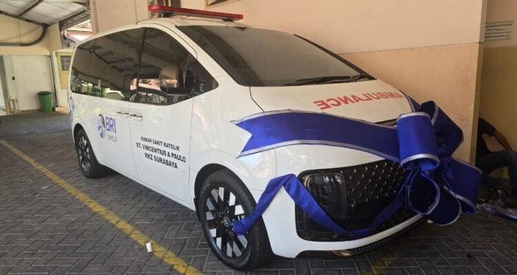 BRI Region 12 Surabaya Serahkan Mobil Ambulans untuk RKZ